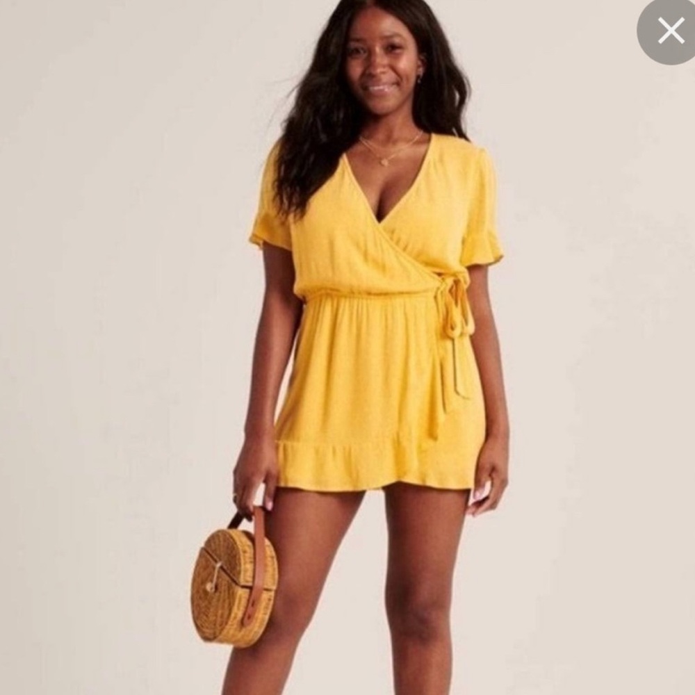 Abercrombie‎ & Fitch Yellow and White Polka Dot Romper